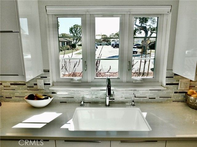 250 Bucknell Rd, Costa Mesa, CA 92626