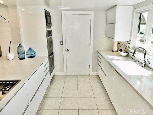 250 Bucknell Rd, Costa Mesa, CA 92626