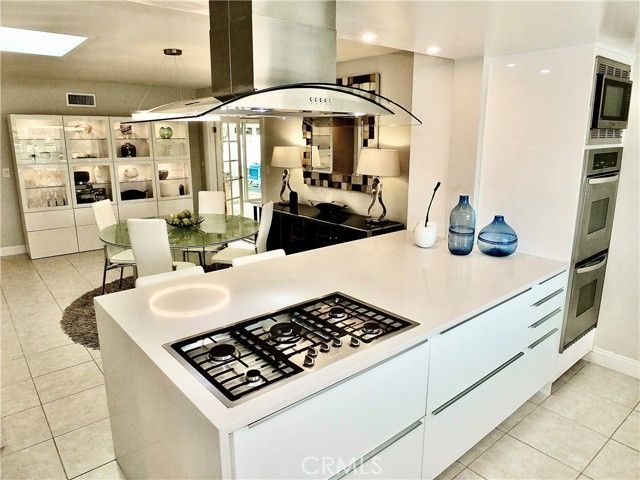 250 Bucknell Rd, Costa Mesa, CA 92626