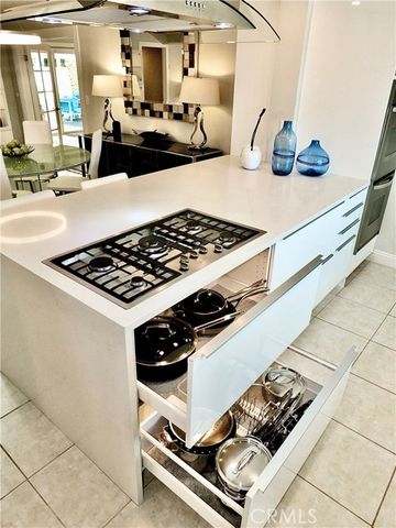 250 Bucknell Rd, Costa Mesa, CA 92626