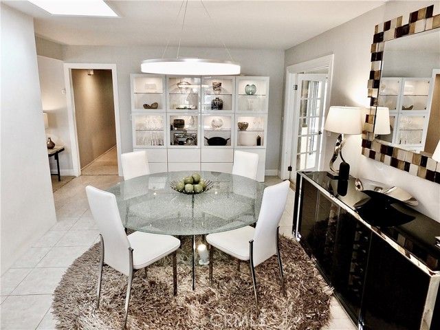 250 Bucknell Rd, Costa Mesa, CA 92626