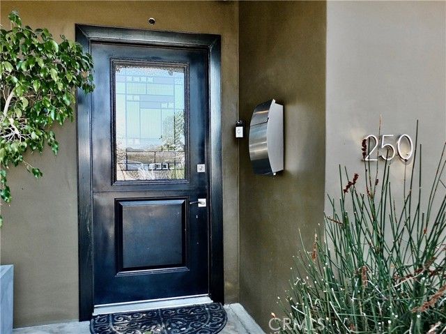 250 Bucknell Rd, Costa Mesa, CA 92626