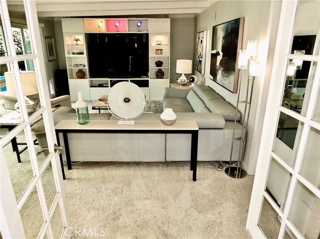 250 Bucknell Rd, Costa Mesa, CA 92626