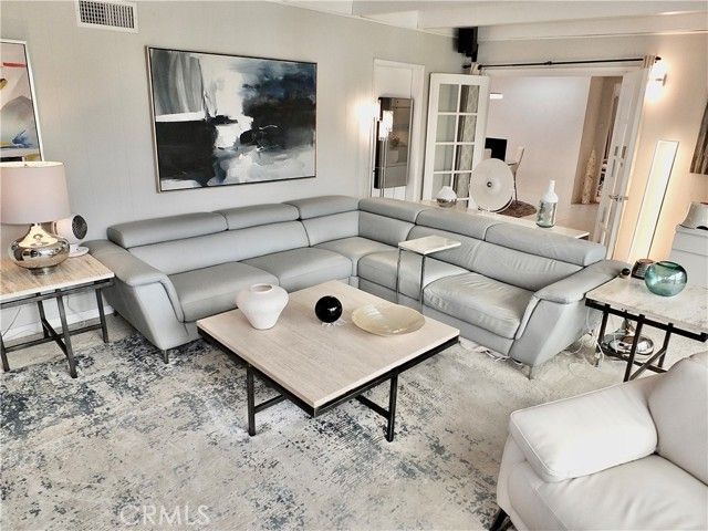 250 Bucknell Rd, Costa Mesa, CA 92626