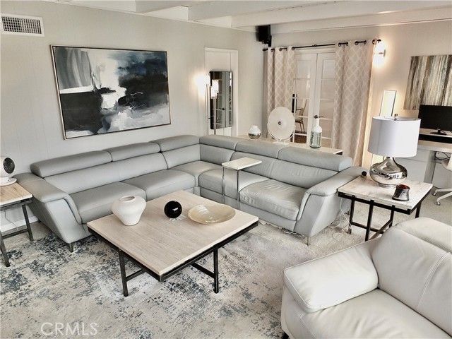 250 Bucknell Rd, Costa Mesa, CA 92626