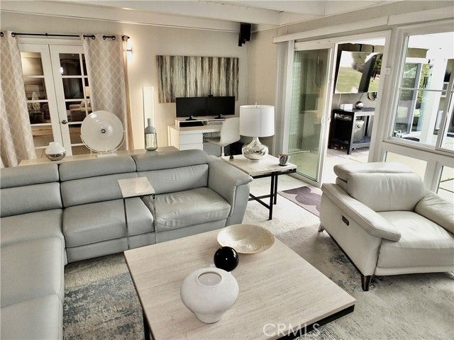 250 Bucknell Rd, Costa Mesa, CA 92626