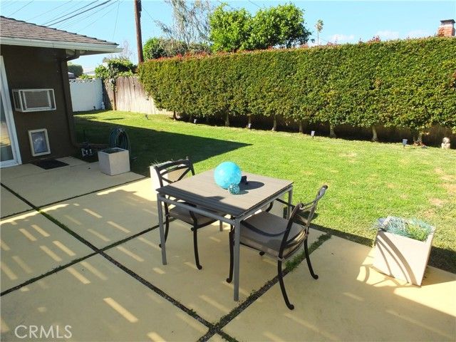 250 Bucknell Rd, Costa Mesa, CA 92626