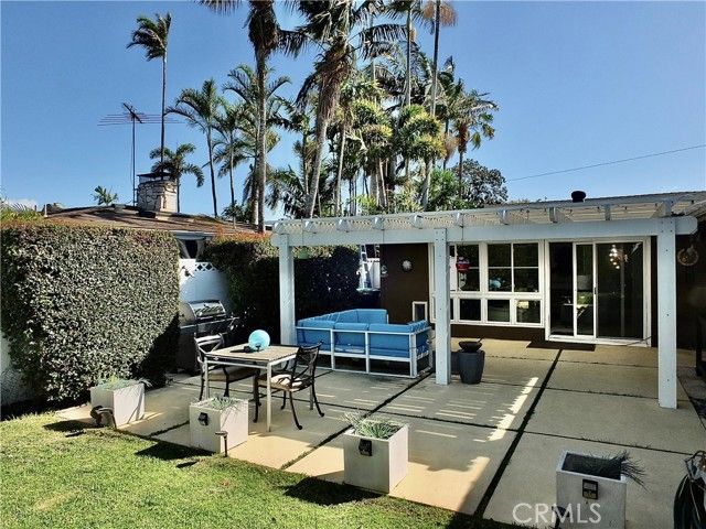 250 Bucknell Rd, Costa Mesa, CA 92626
