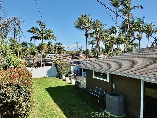 250 Bucknell Rd, Costa Mesa, CA 92626