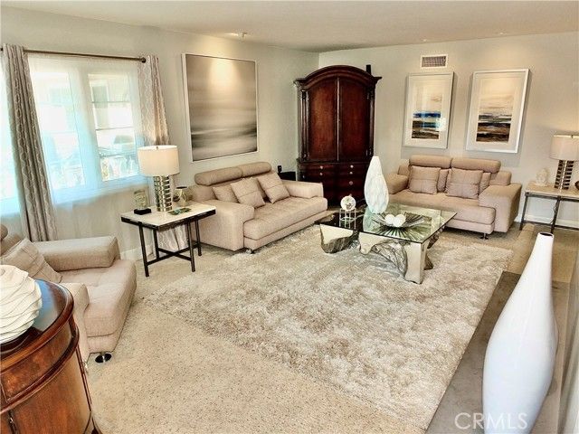 250 Bucknell Rd, Costa Mesa, CA 92626