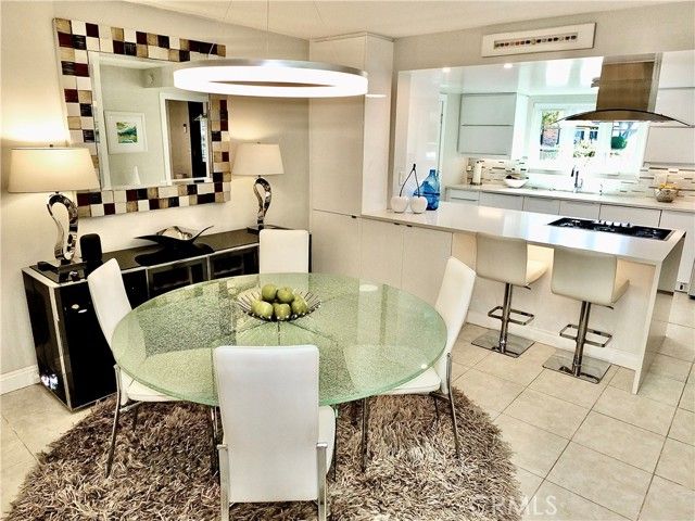 250 Bucknell Rd, Costa Mesa, CA 92626