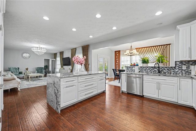 7122 Bluestream Drive, Tipp City, OH 45371