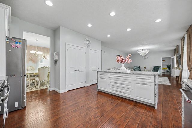 7122 Bluestream Drive, Tipp City, OH 45371