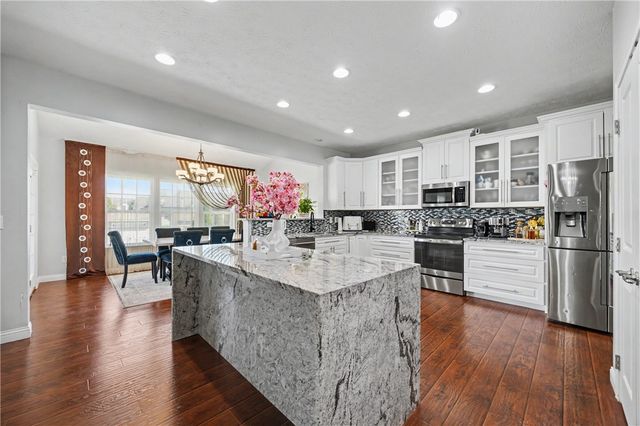 7122 Bluestream Drive, Tipp City, OH 45371