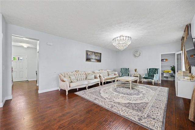 7122 Bluestream Drive, Tipp City, OH 45371