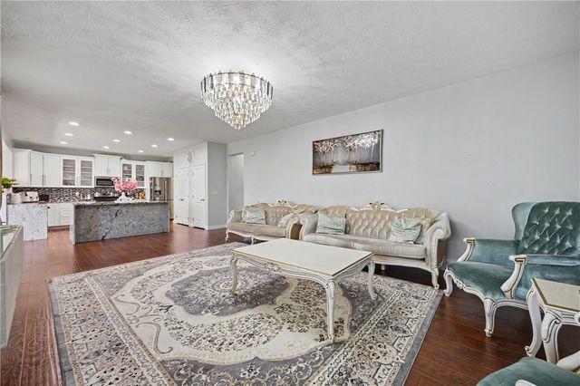 7122 Bluestream Drive, Tipp City, OH 45371