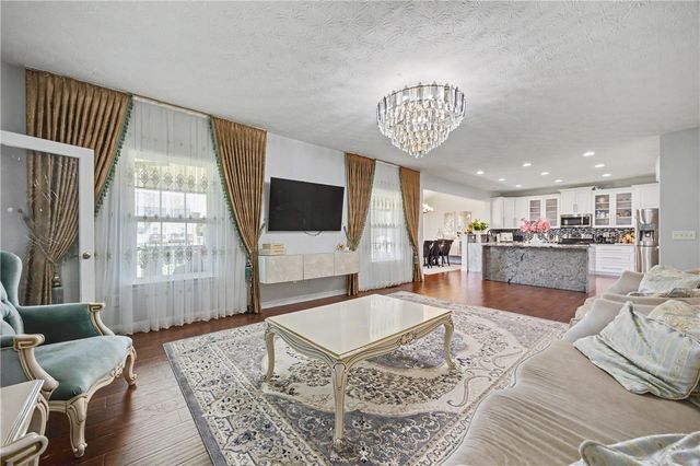 7122 Bluestream Drive, Tipp City, OH 45371