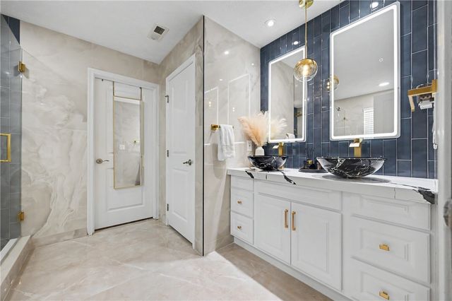 7122 Bluestream Drive, Tipp City, OH 45371
