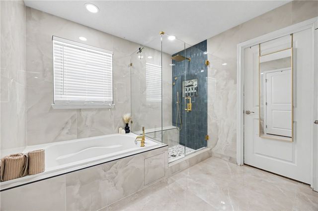 7122 Bluestream Drive, Tipp City, OH 45371