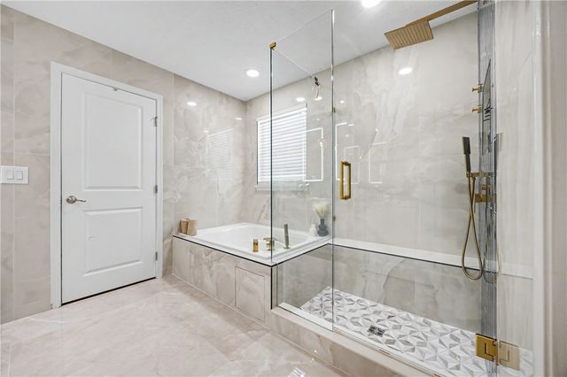 7122 Bluestream Drive, Tipp City, OH 45371
