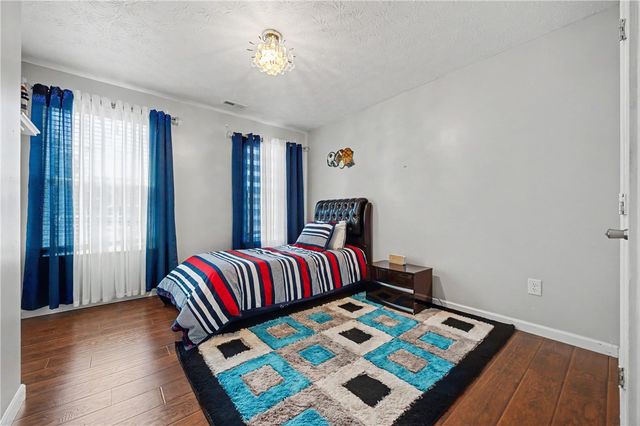 7122 Bluestream Drive, Tipp City, OH 45371