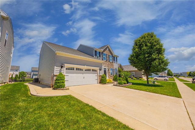 7122 Bluestream Drive, Tipp City, OH 45371