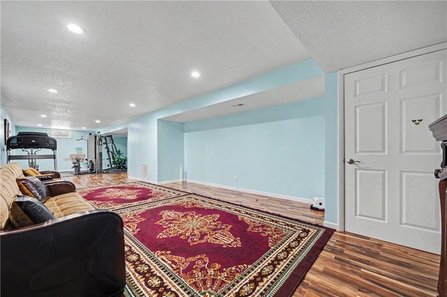 7122 Bluestream Drive, Tipp City, OH 45371