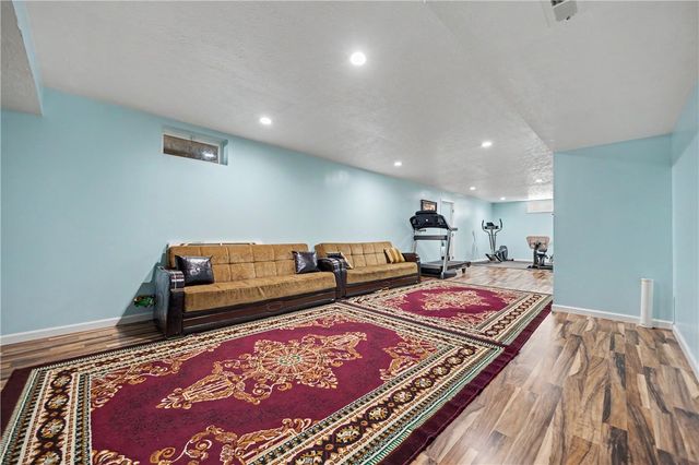 7122 Bluestream Drive, Tipp City, OH 45371