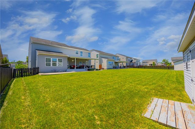 7122 Bluestream Drive, Tipp City, OH 45371