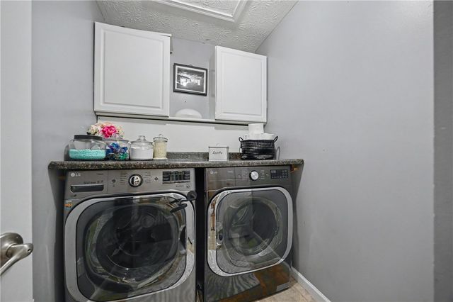 7122 Bluestream Drive, Tipp City, OH 45371
