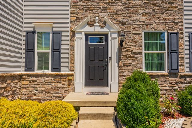 7122 Bluestream Drive, Tipp City, OH 45371
