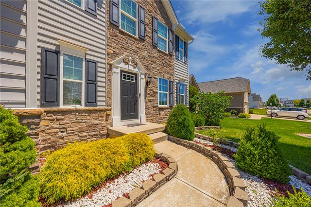 7122 Bluestream Drive, Tipp City, OH 45371