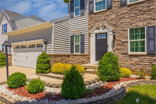 7122 Bluestream Drive, Tipp City, OH 45371