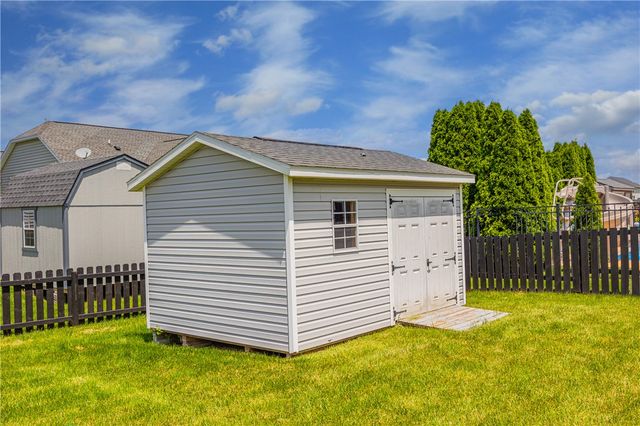 7122 Bluestream Drive, Tipp City, OH 45371