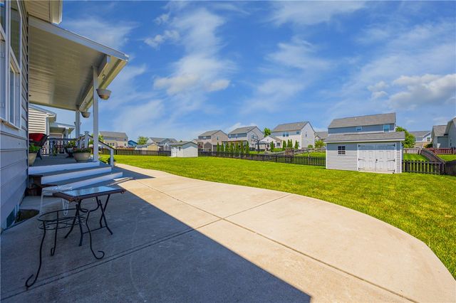 7122 Bluestream Drive, Tipp City, OH 45371