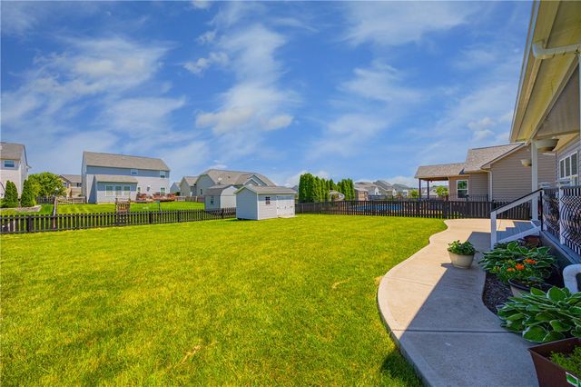 7122 Bluestream Drive, Tipp City, OH 45371