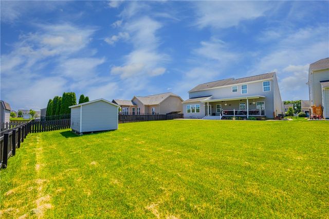 7122 Bluestream Drive, Tipp City, OH 45371
