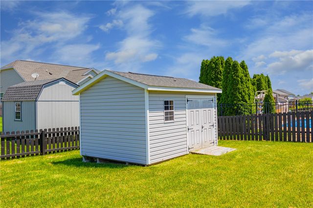 7122 Bluestream Drive, Tipp City, OH 45371