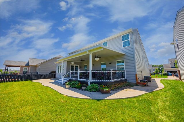 7122 Bluestream Drive, Tipp City, OH 45371