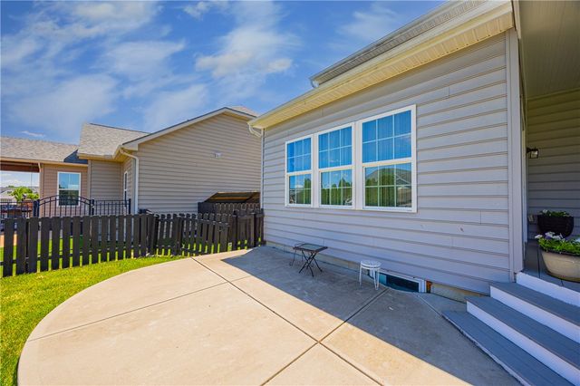 7122 Bluestream Drive, Tipp City, OH 45371