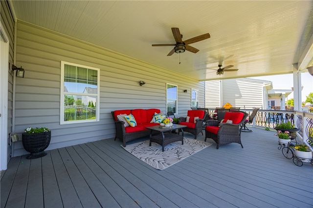 7122 Bluestream Drive, Tipp City, OH 45371