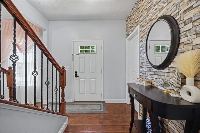 7122 Bluestream Drive, Tipp City, OH 45371
