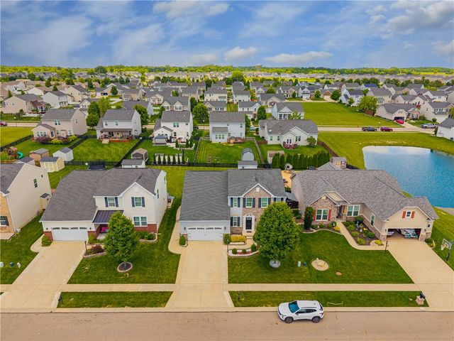 7122 Bluestream Drive, Tipp City, OH 45371