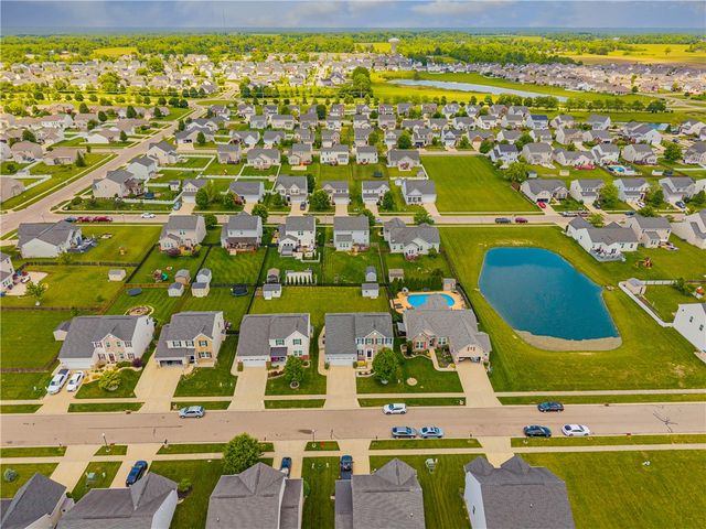 7122 Bluestream Drive, Tipp City, OH 45371