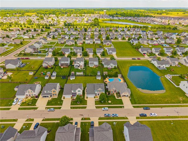 7122 Bluestream Drive, Tipp City, OH 45371