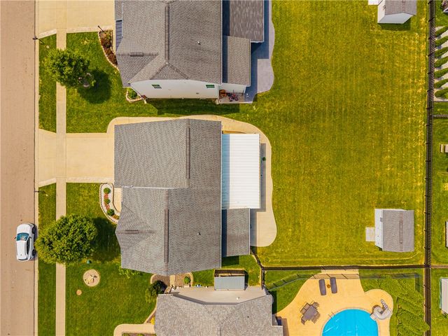 7122 Bluestream Drive, Tipp City, OH 45371