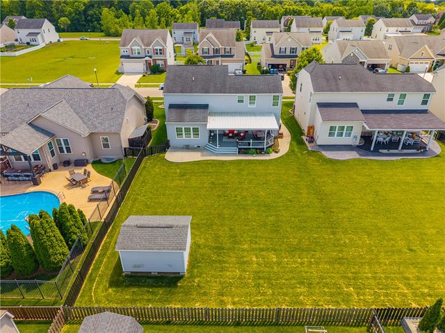 7122 Bluestream Drive, Tipp City, OH 45371