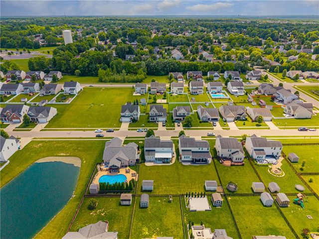 7122 Bluestream Drive, Tipp City, OH 45371