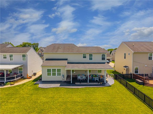 7122 Bluestream Drive, Tipp City, OH 45371