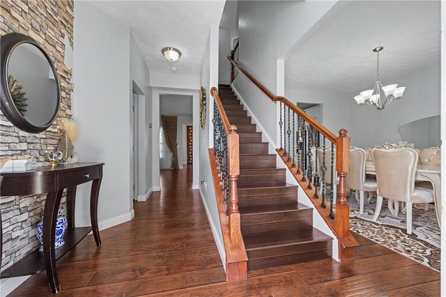 7122 Bluestream Drive, Tipp City, OH 45371